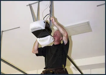 Garage Doors Store Repairs Needham, MA 781-488-5040 - cont-gdr-door-opener-08m